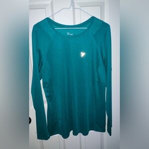 💚 NWOT Green Active Reflective Long Sleeve Tee